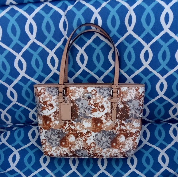 Coach Handbags - FINAL DROP👜 LIKE NEW Coach tote 👜
